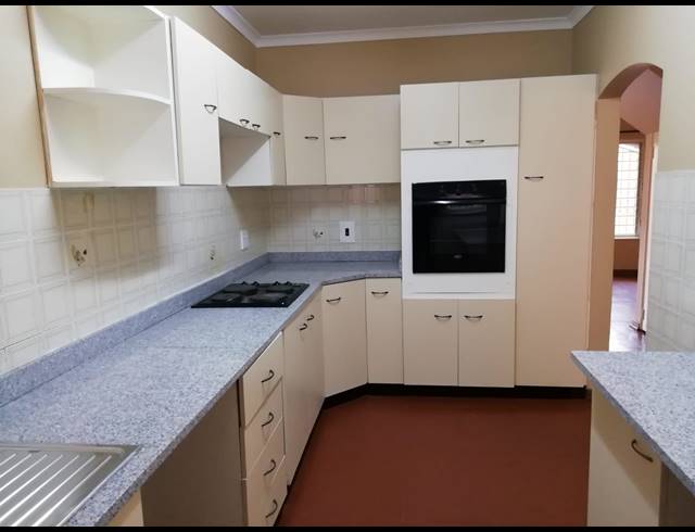 2 BEDROOM DUPLEX RENTED IN ESSENWOOD